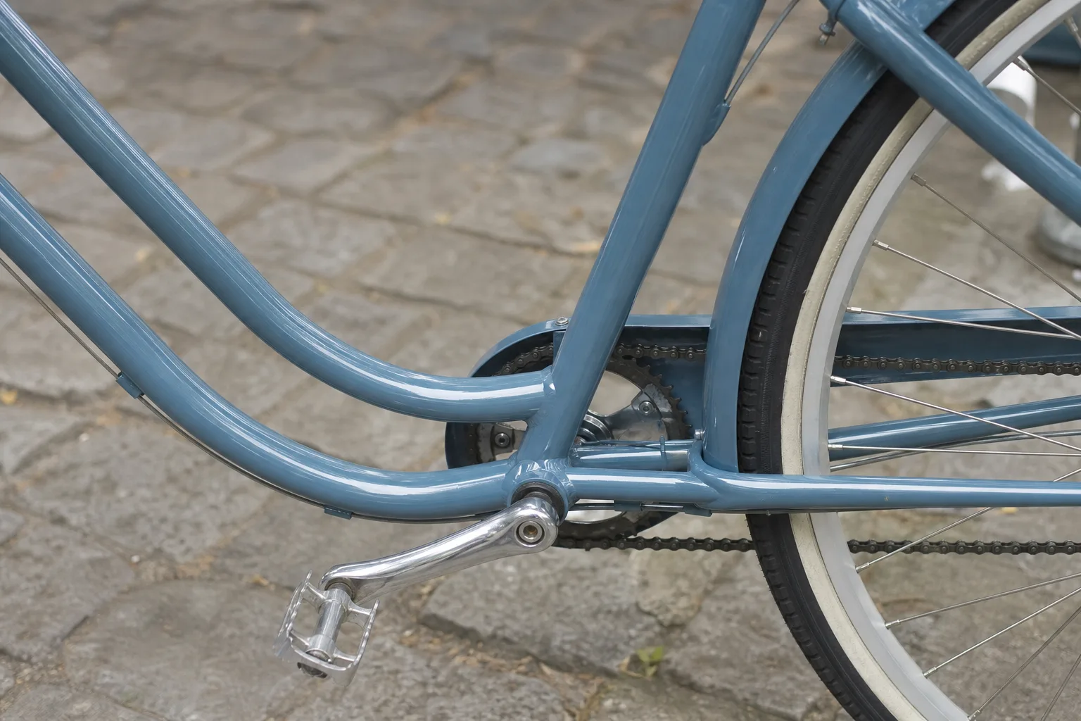 Step-through or step-over? What the frame shape changes, and what it doesn't